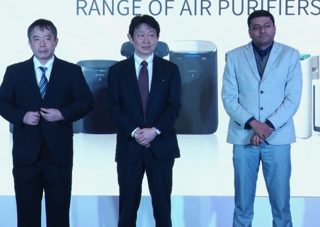 L - R: Hisaharu Yagi, Sharp Corporation, Japan; Shinji Minatogawa, Sharp Business Systems (India) Pvt. Ltd & Dr. Sagni,k Dey, Associate Professor, IIT Delhi