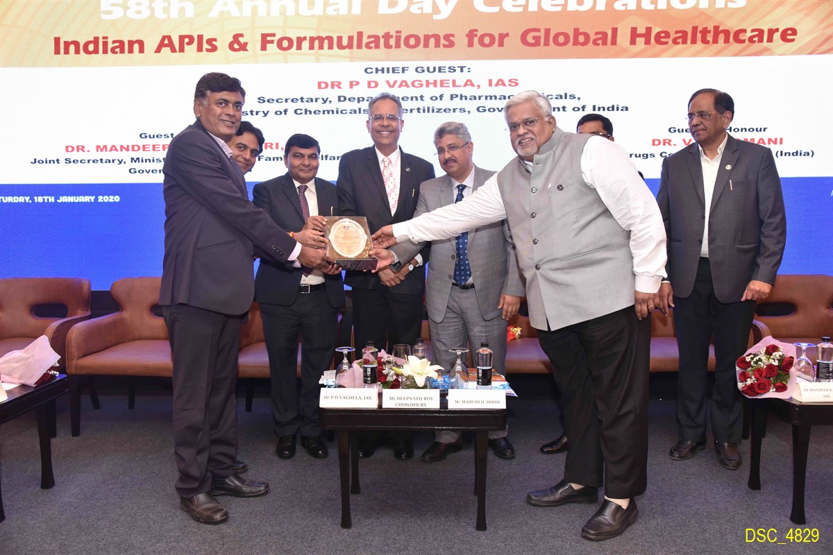 Extreme Left- Ravi Deshpande and Extreme Right- CV Venkatraman from Lupin foundation