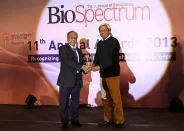 Dr SD Ravetkar, executive director, Serum Institute of India receives the BioSpectrum-ABLE award for BioPharma Company of the Year from  Dr K VijayRaghavan, secretary, DBT 